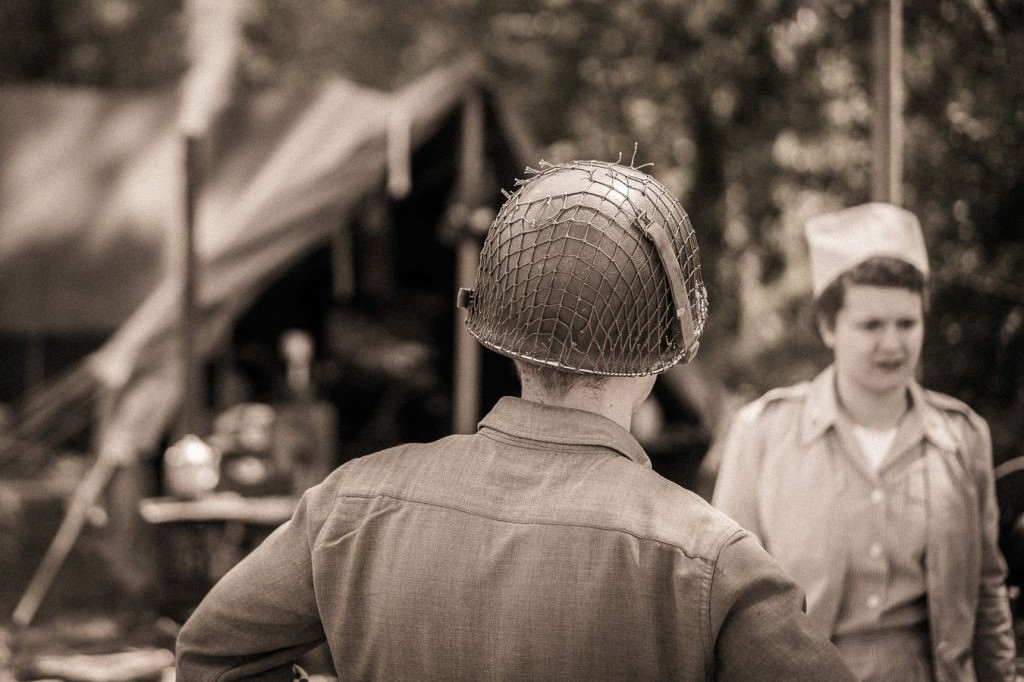 Reconstitution d’un camp américain de 1944 avec 70 participants en tenues d’époque