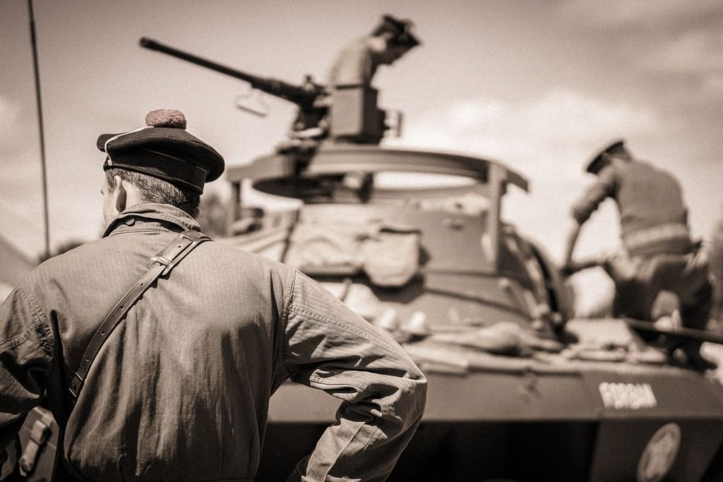 Reconstitution d’un camp américain de 1944 avec 70 participants en tenues d’époque, exposition de véhicules lourds et légers