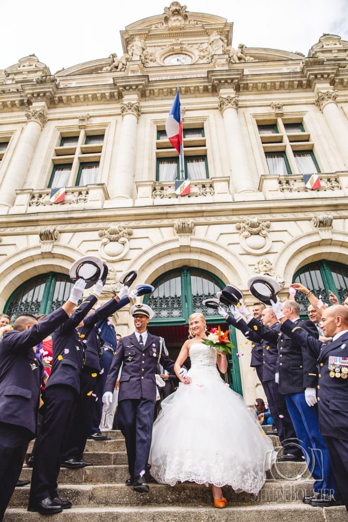 Mariage mairie de Vannes, haie d'honneur uniformes armée de l'air